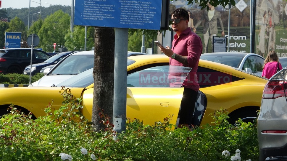 Bogdan de la Ploiești se dă cu Ferrari la intrare în București. Domnițe vrăjește aplauze culege | IMAGINI PAPARAZZI
