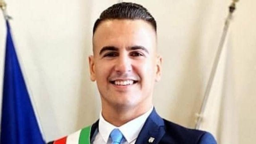 Povestea uimitoare a românului pe care italienii îl vor în parlamentul lor. Are 28 de ani și face politică din liceu