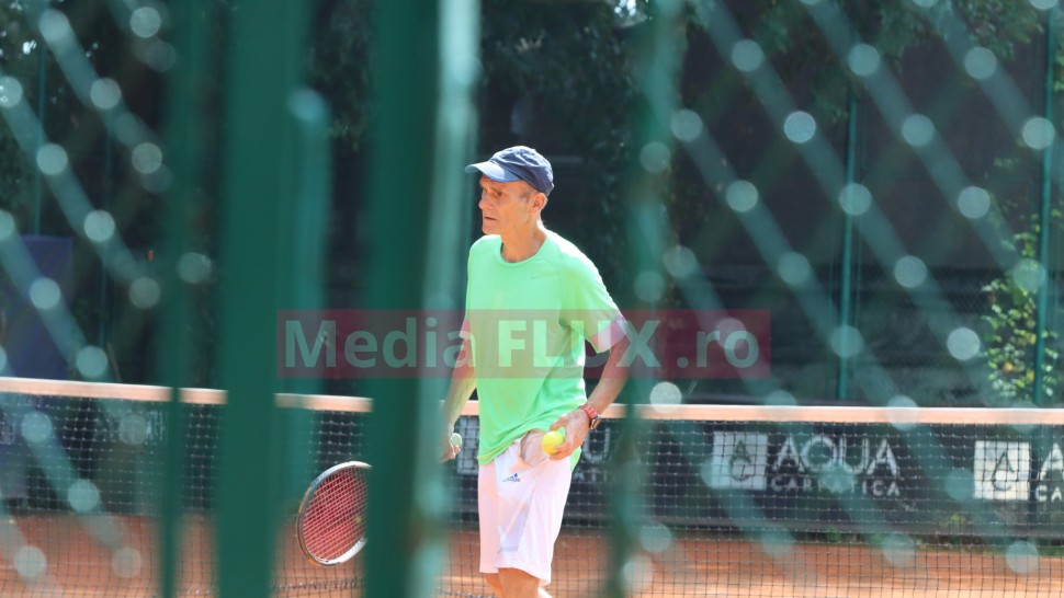 Cristian Tudor Popescu mai puternic ca niciodată. De când nu-și mai varsă nervii la TV dă și cu mai mare forță în rachetă | IMAGINI PAPARAZZI