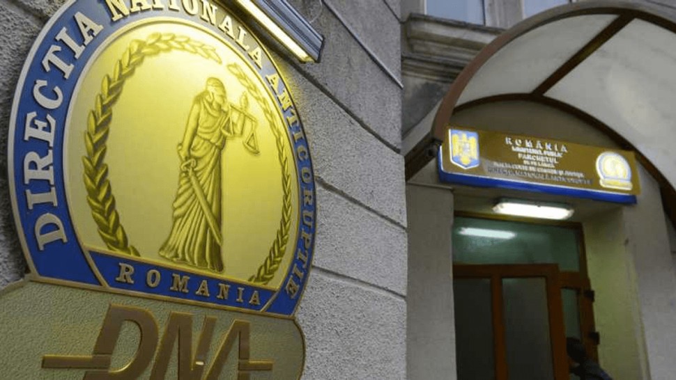 Percheziții DNA în două județe. Vizați într-un dosar de corupție sunt prim-vicepreședintele PNL Brașov vice-președintele CJ Brașov și directorul companiei de apă