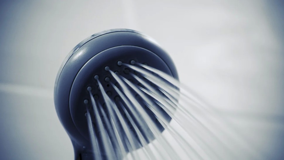 Recomandările unui ministru al Energiei faceți duș în doi ca să economisiți apa