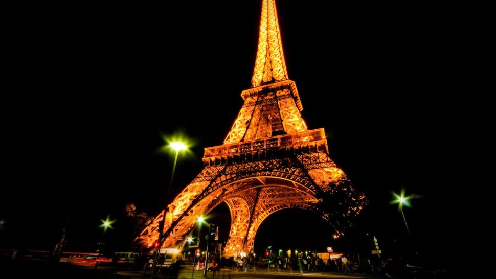Cum face Parisul economie de energie electrică Turnul Eiffel e primul vizat. Ce se întâmplă cu încălzirea în clădirile publice