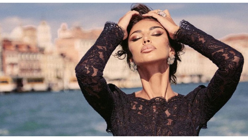Mădălina Ghenea fabuloasă la Festivalul de Film de la Veneția. Actrița a primit trofeul Diva e Donna