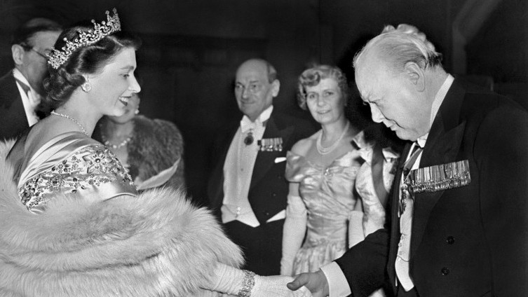 Relația Reginei Elisabeta cu Winston Churchill. A fost încoronată când el era premierul Marii Britanii