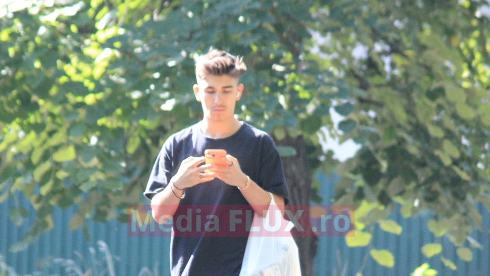 Sebastian Dobrincu face bani pe-o parte și îi cheltuie pe alta | IMAGINI PAPARAZZI