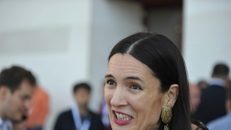 Clotilde Armand atacată de PNL 1000 de străzi se degradează și niciuna nu a fost asfaltată. Banul public este irosit