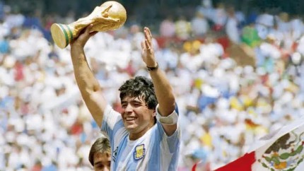 Teribilul Diego Maradona. Binecuvântat pe teren și blestemat în afara lui