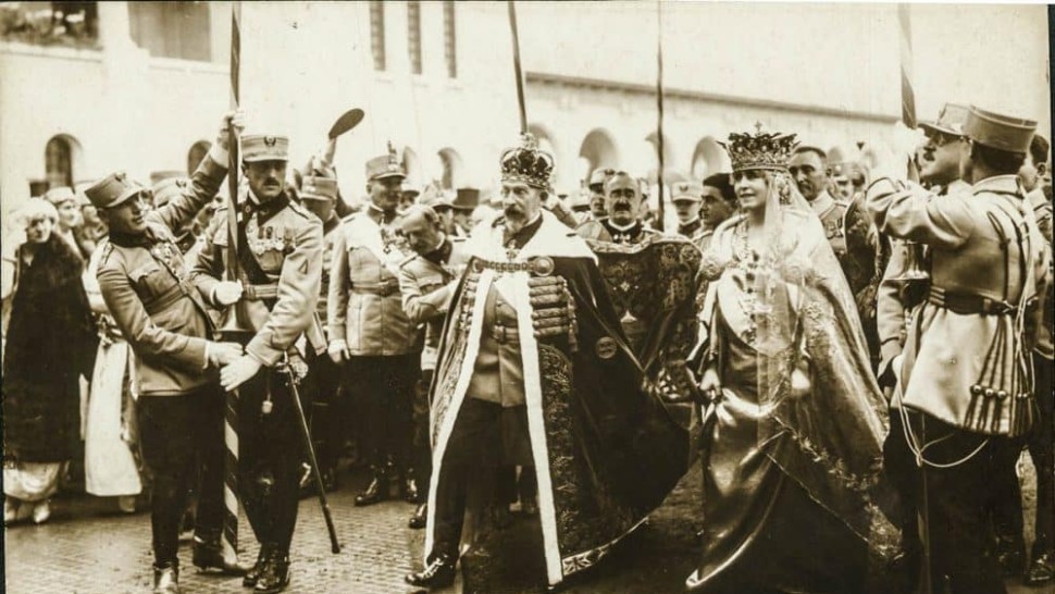Ziua în care Ferdinand și Maria au fost încoronați ca regi ai României Mari la Alba Iulia. Paradă cu 50.000 de soldați