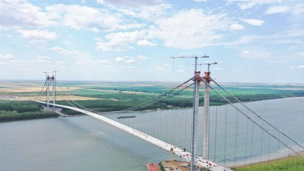 Podul suspendat peste Dunăre va fi deschis şi pe timpul nopţii. Situațiile în care se va mai închide circulația pe Golden Gate de România