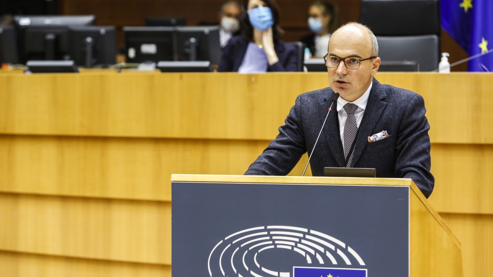 Rareș Bogdan în Parlamentul European Ce trebuie să mai facem pentru a fi respectați să blocăm la graniță trenurile și sutele de camioane cu cereale