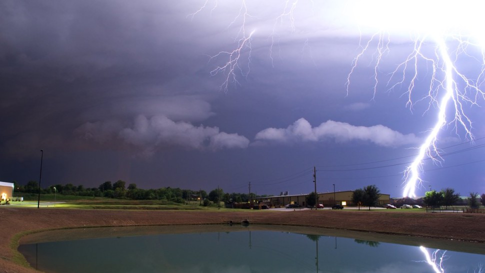 Care este diferența dintre fulger și tunet