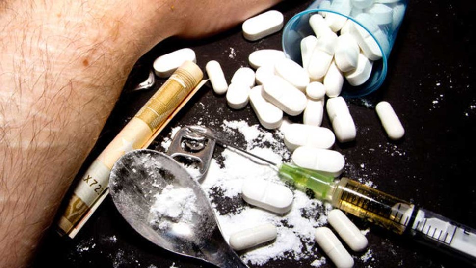 O fetița de 3 ani cel mai tânăr consumator de droguri din România. Detalii din rechizitoriul procurorilor