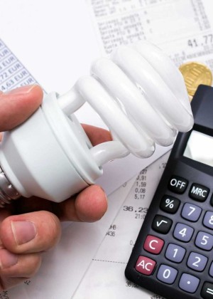 Când se va ieftini curentul electric în România. Anunțul premierului Nu mai putem continua în acest fel