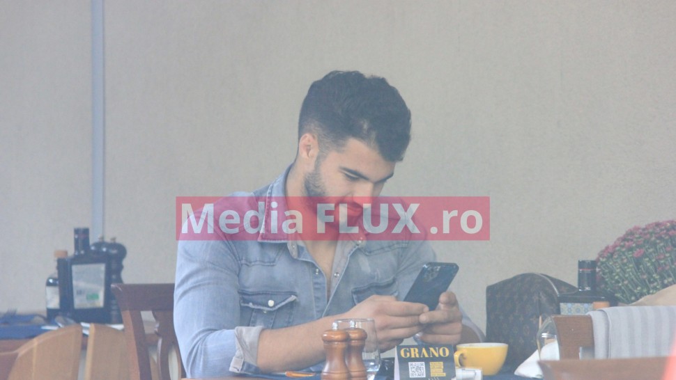 UPS EROARE Iancu Sterp a uitat să ducă mâna la gură atunci când a căscat. Oare ce zice mama Geta Iar e rost de scandal | IMAGINI PAPARAZZI