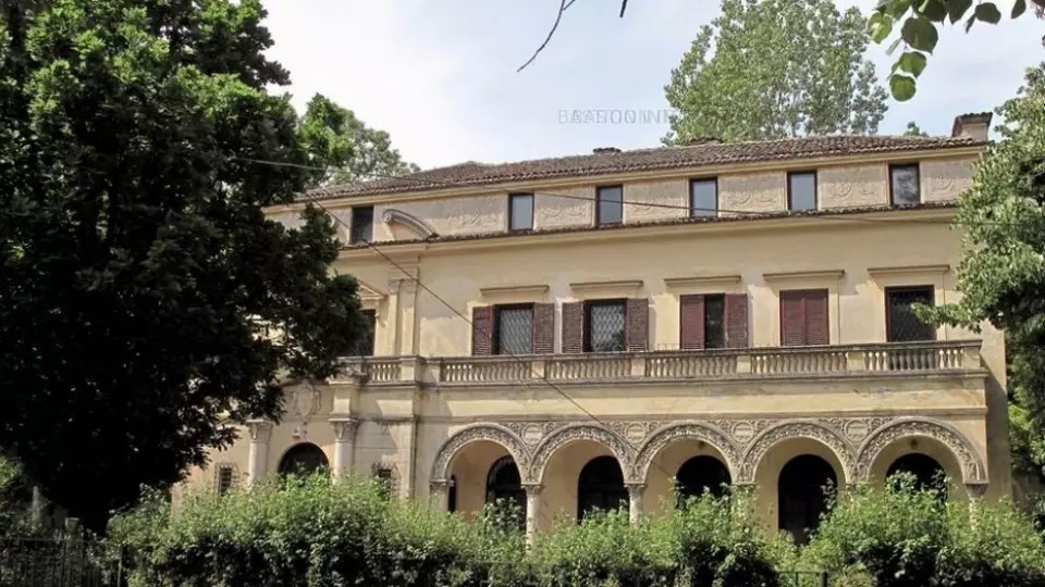 Un palat exclusivist din București a fost scos la vânzare. A fost vila văduvei lui Take Ionescu și are vedere în curtea Ambasadei Rusiei