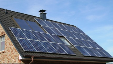 Se limitează instalarea de panouri solare în România ANRE a anunțat 8222Vom avea probleme cu distribuția de joasă tensiune8221