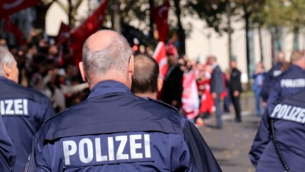 Scandal violent la Dortmund Germania 90 de români s-au bătut într-un loc de joacă pentru copii. Totul a pornit de la un live pe Facebook