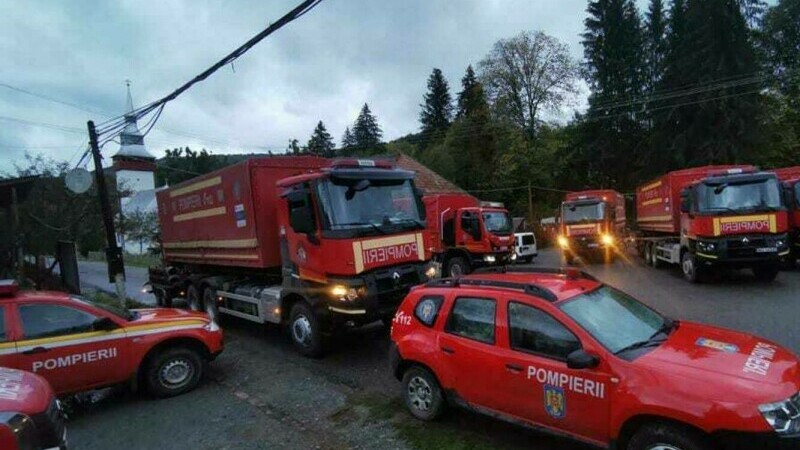 Risc major Locuitorii din Roșia Montană au primit ordin de evacuare. Forțele de ordine golesc lacul care pune în pericol localitatea