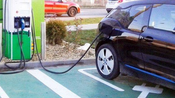 România a tăiat subvențiile pentru mașini electrice. Cum explică ministrul Mediului schimbările din Programul Rabla