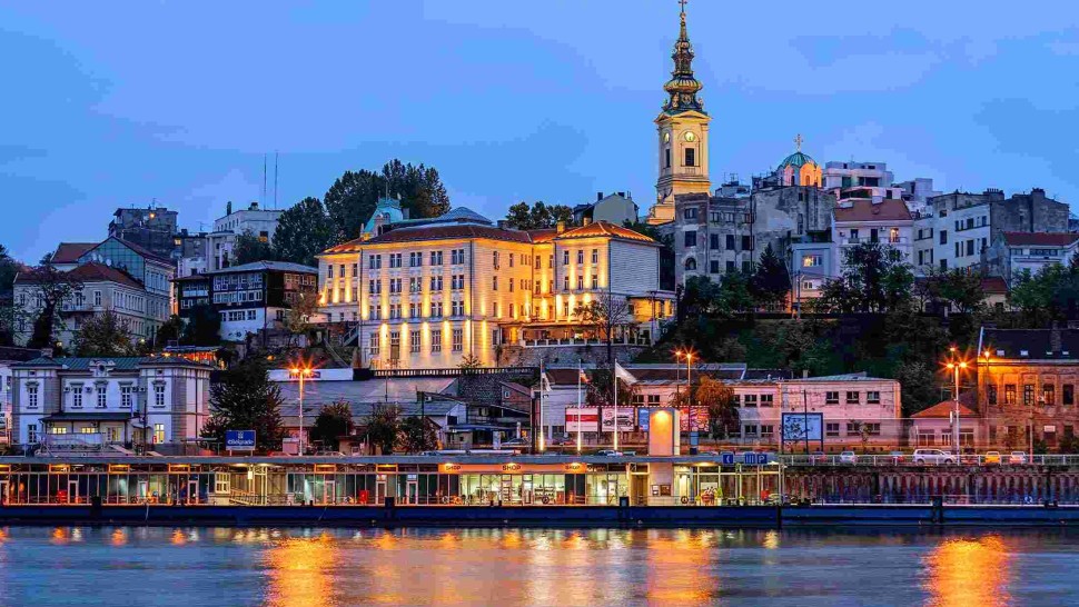 Avertizare MAE pentru românii care călătoresc în Serbia. Mari demonstrații în Belgrad și marile orașe