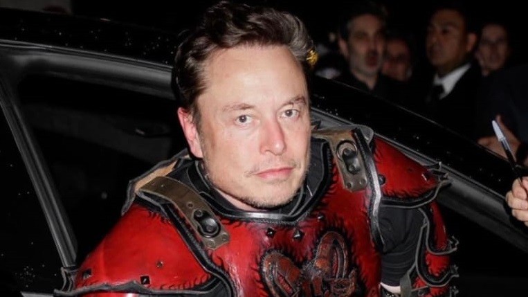 Unde a petrecut Elon Musk de Halloween. Au apărut primele imagini cu miliardarul în costum de party
