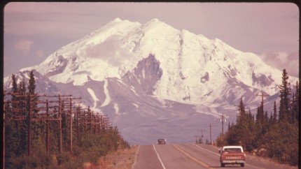Totul despre Alaska Highway drumul de peste 2200 km care străbate Canada. Autorizația a fost obținută în cinci zile