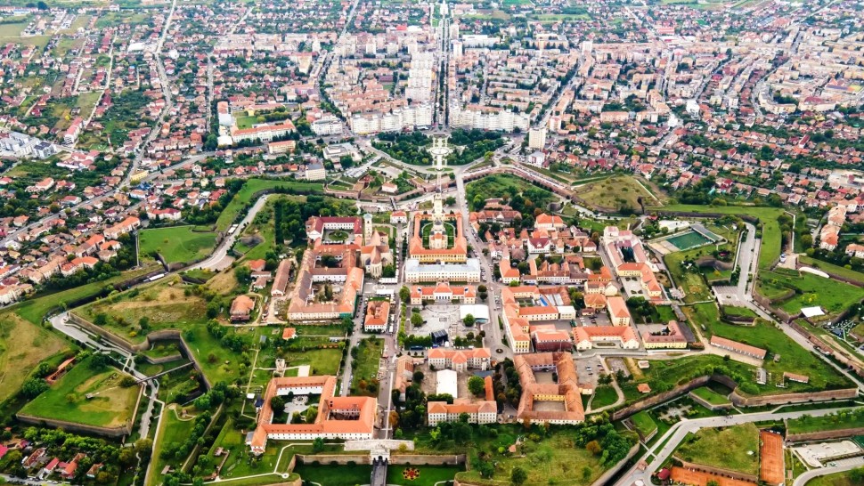 Cum s-a făcut botezul străzilor din Alba Iulia după ce oraşul a devenit românesc. A fost sarcina profesorilor de la primul liceu românesc să găsească numele