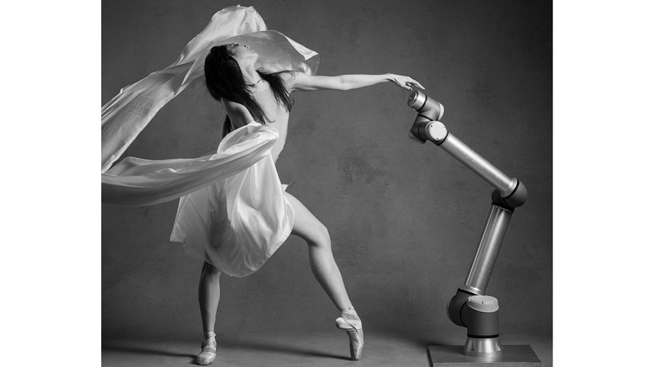 Cine este balerina care învață roboții să danseze A absolvit Harvard și are doctorat în fizică atomică și laser
