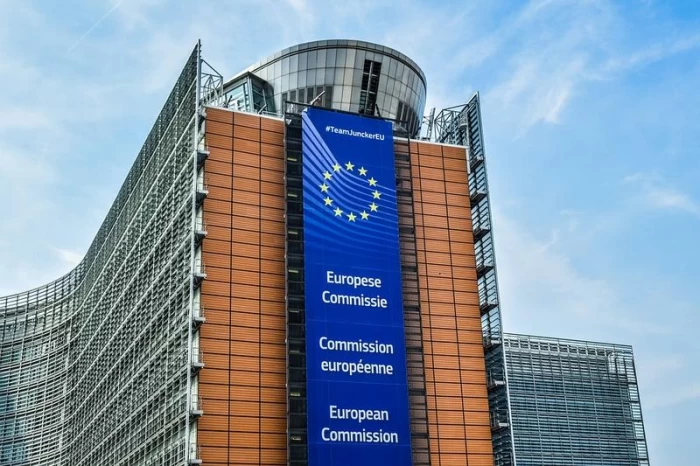 Comisia Europeană i