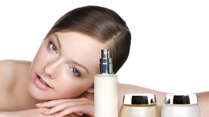 Yves Saint Laurent Lancome și Giorgio Armani vor relua livrările către Rusia. Marile branduri incluse la excepții de la embargo