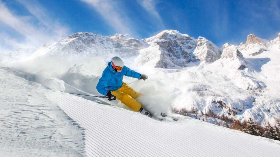 Cât costă să schiezi în România vs Bulgaria și Austria. La Bansko mai ieftin ca la Poiană
