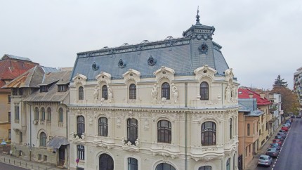 Se redeschide casa celebrei Mița Biciclista. Cât te costă să participi la bal