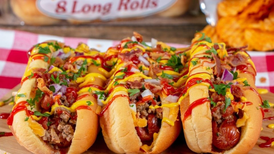 Cel mai scump hot dog din lume pus în vânzare la Târgul de Crăciun. Care e suma uimitoare cu care se vinde un cârnat în pâine