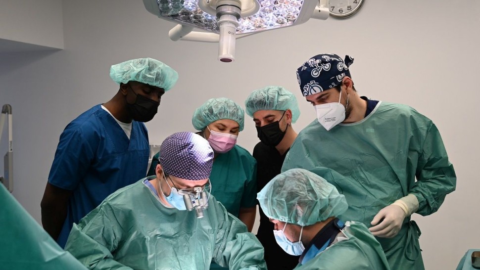 Premieră în lumea medicală un bolnav a primit inimă artificială din titan