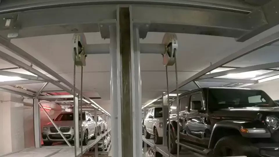 300.000 de dolari costul unui loc de parcare în centrul orașului New York. Cât o vilă în București