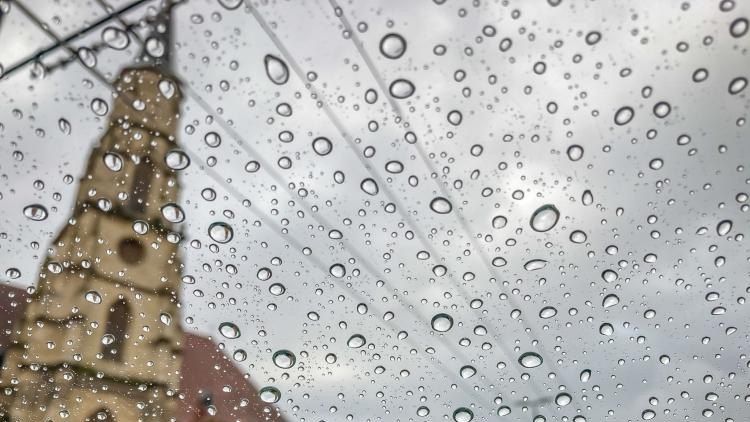 Cum va fi vremea în primele zile din septembrie. În unele zone caniculă în altele ploi abundente