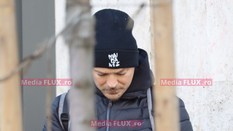 PUYA trece pe roșu și se ia la întrecere cu livratorul de mâncare. Deloc trafic friendly artistul | IMAGINI PAPARAZZI