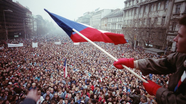 Ce a fost Revoluția de Catifea din 1989 Știrea falsă despre uciderea unui student și victoria spiritului civic