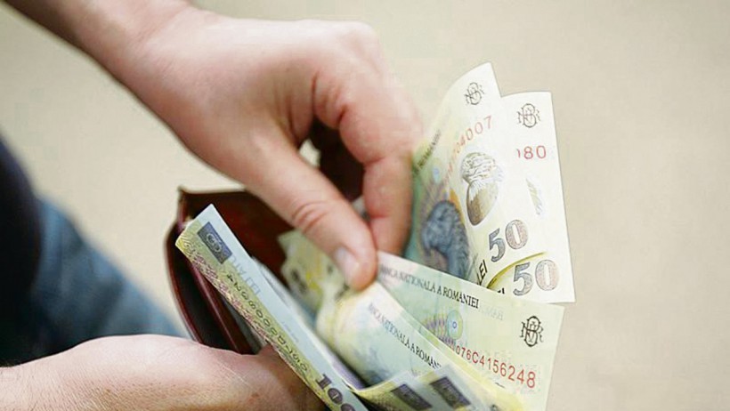 Se dau sume importante de bani pentru mii de elevi. Pentru ce vor putea fi folosite