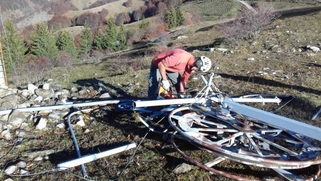 Un sat din Alpi a început demontarea telescaunului. Pe vremuri aici era o școală de schi dar de 15 ani nu a mai fost zăpadă