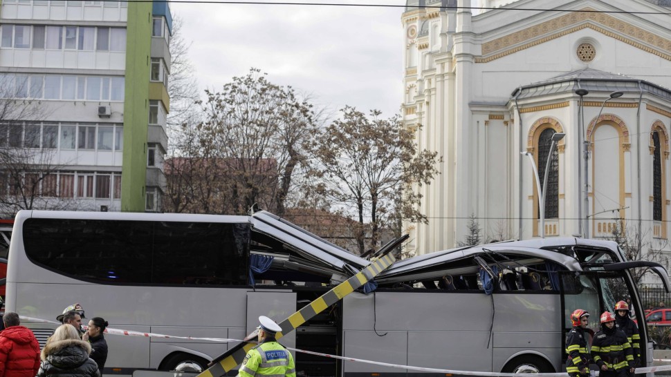 Presa greacă despre accidentul din Pasajul Unirii Autoritățile investighează dacă șoferul stabilise setările GPS-ului pentru autoturism și nu pentru autocar