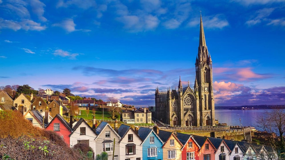 Lucruri mai puțin știute despre Irlanda. Cele mai cunoscute simboluri sunt harpa trifoiul și crucea celtică