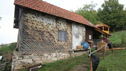Casa unde s-a născut Arsenie Boca scoasă la vânzare pentru 3.000.000 de euro. A fost nevoit să renunțe la ea ca să-și poată continua studiile