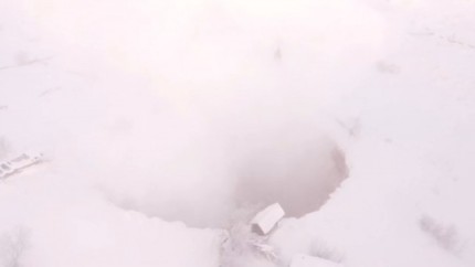 Șoc în Rusia după ce într-o stațiune de schi a apărut din senin un crater uriaș. S-au deschis porțile iadului