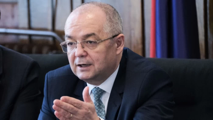 Emil Boc dat în judecată de Petrolul Ploiești