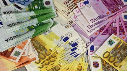 Euro a ajuns la cel mai ridicat nivel din ultimele nouă luni faţă de dolar