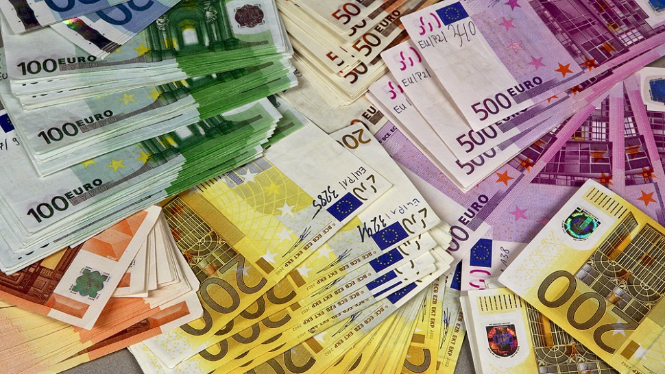 10 angajați dintr-o companie aleși la întâmplare au primit prime de Crăciun de câte 100.000 de dolari
