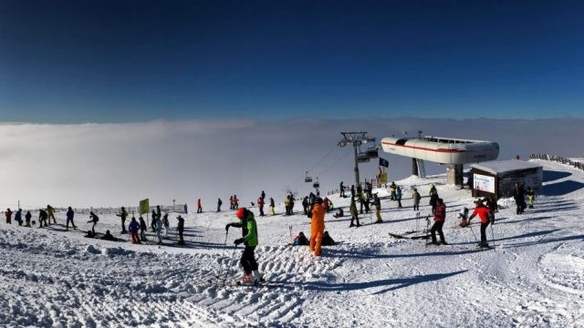 Noile tarife la gondola Sinaia o zi de schi pentru o familie cu trei persoane costă peste 600 de lei