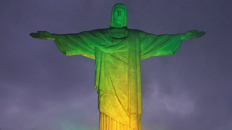 Trei zile de doliu în Brazilia pentru Pele. Celebra statuie a lui Iisus din Rio luminată în culorile naționalei