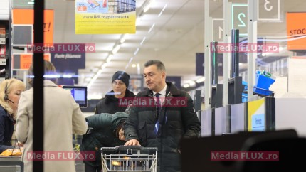 Ilie Dumitrescu un LORD la supermarketul discount. Fostul fotbalist are costum din stofă de milionar | FOTO PAPARAZZI